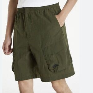 NIKE MENS ESSENTIAL NYLON SHORTS GREEN SPORTSWEAR POCKETS SMALL